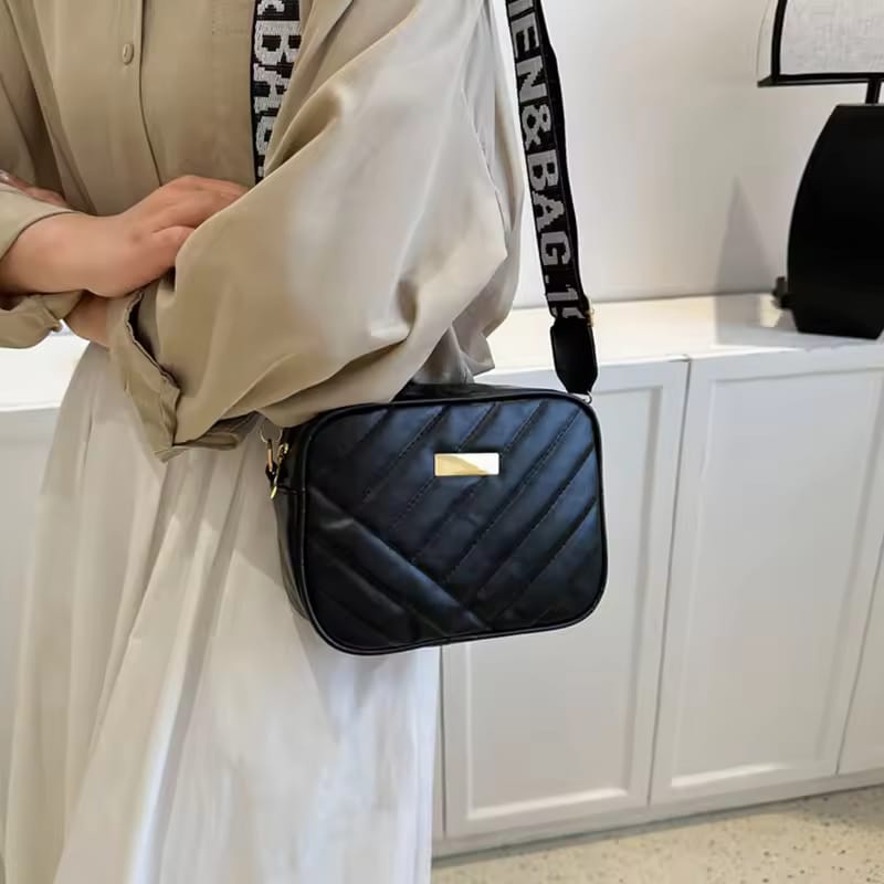 Crown Luxe – Mini Croc Handbag